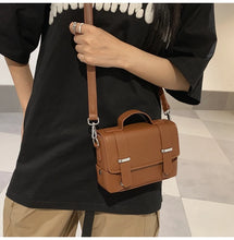 Minimalist Unisex Shoulder Bag Fashionable PU Leather Crossbody Bags Small Flip Style Messenger Bags for Women Designer Handbag