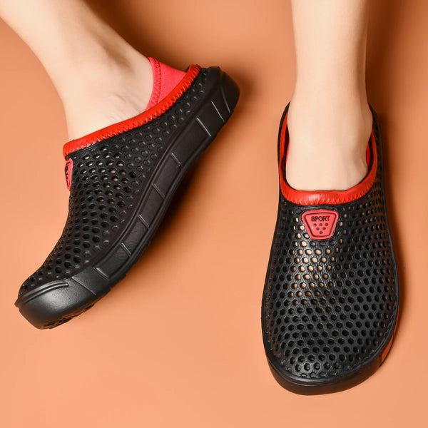Breathable and lightweight, these men's casual clogs are highly versatile! Available in multiple colors, they redefine summer tr